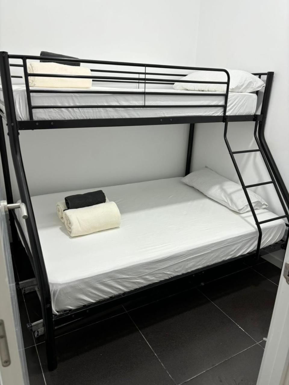 Local Adaptado Madrid Extérieur photo